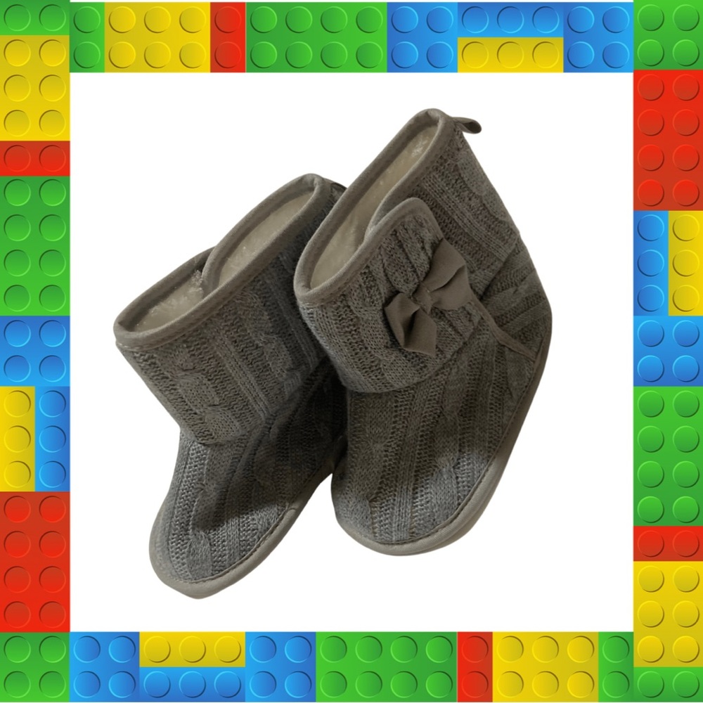 No Brand No Size heather Gray Infant Baby Girl Cozy Boots👢 Sizes4-6🤷🏻‍♀️